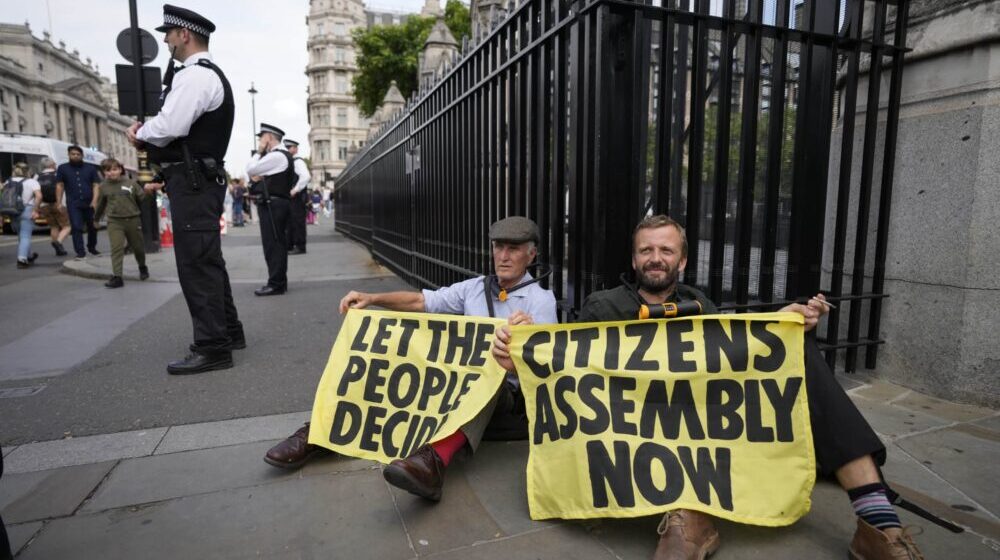 Uhapšeni ekološki aktivisti u britanskom parlamentu 1