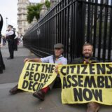Uhapšeni ekološki aktivisti u britanskom parlamentu 13