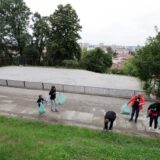 U Kragujevcu obeležen Svetski dan čišćenja: I učenici čistili svoj grad 14