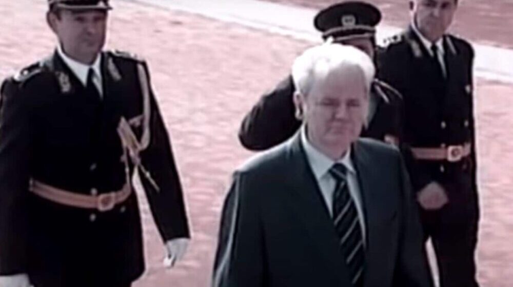 "Setite se šta se desilo sa Miloševićem": "Politico" piše da je u toku smak sveta kakvog poznajemo 1