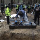 AFP: Ekshumirano bar jedno telo vezanih ruku kod Izjuma u Ukrajini 3