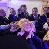 Vulinu dodeljena povelja počasnog građanina Opštine Ribnik u RS: "Čudno se osećam što mi dajete ključeve grada koji je i onako moj" 6