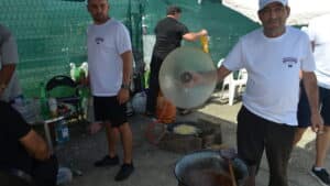 "Najbitniji sastojak je dobra volja": Meraklije u Vranju otkrile tajnu najukusnijeg gulaša 6 "Najbitniji sastojak je dobra volja": Meraklije u Vranju otkrile tajnu najukusnijeg gulaša 6