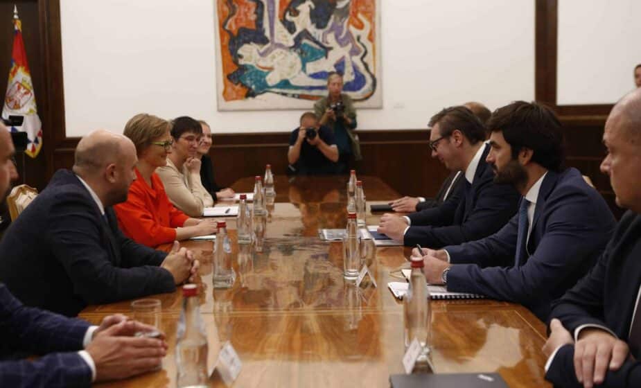 Vučić razgovarao s nemačkom zvaničnicom o bilateralnim i ekonomskim odnosima 1
