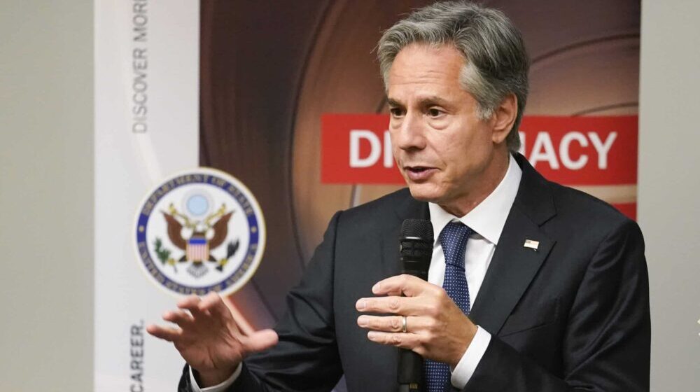 Blinken optužio Rusiju za zastrašujuća dela posle otkrića grobova u Ukrajini 1