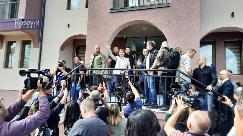 Brnabić stigla u jednodnevnu posetu Kosovu: Zadovoljna sam što smo i posle poslednjih provokacija uspeli da sačuvamo mir 1