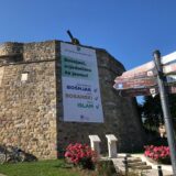 Novopazarska tvrđava postala bilbord Bošnjačkom nacionalnom vijeću: Stranka poručila građanima kako da se izjasne na popisu 5