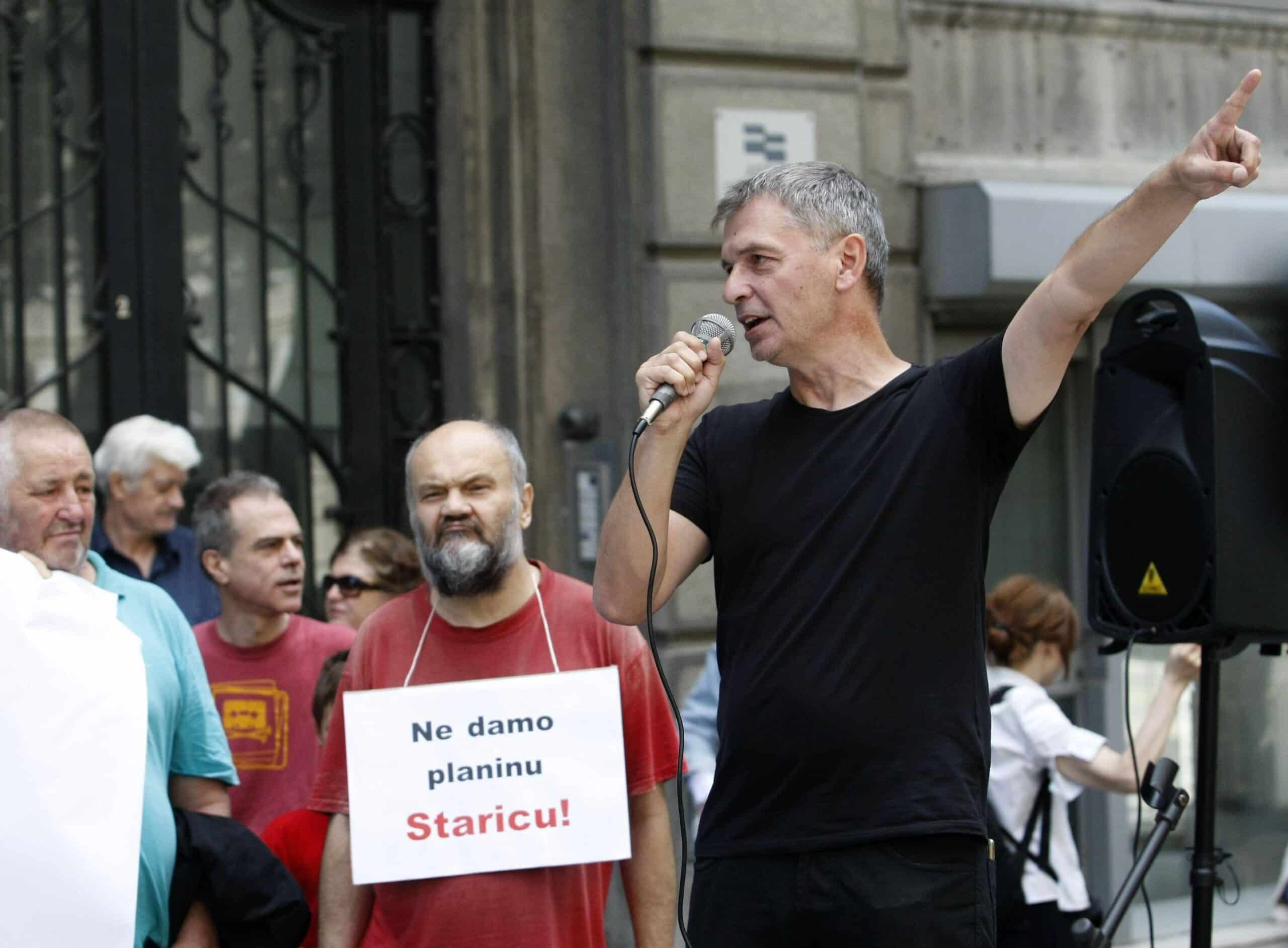 "Bitka za Staricu" ispred zgrade Predsedništva na Andrićevom vencu (FOTO) 10