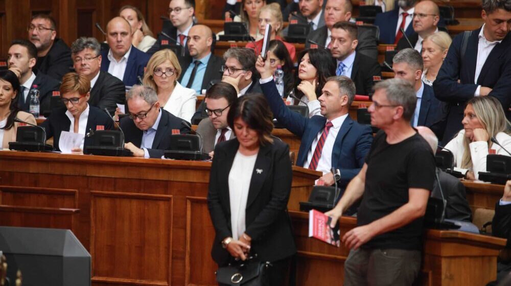 Vlast želi da izbaci opoziciju iz Skupštine Srbije, a to je opasna igra voljom naroda, poručuju poslanici 1
