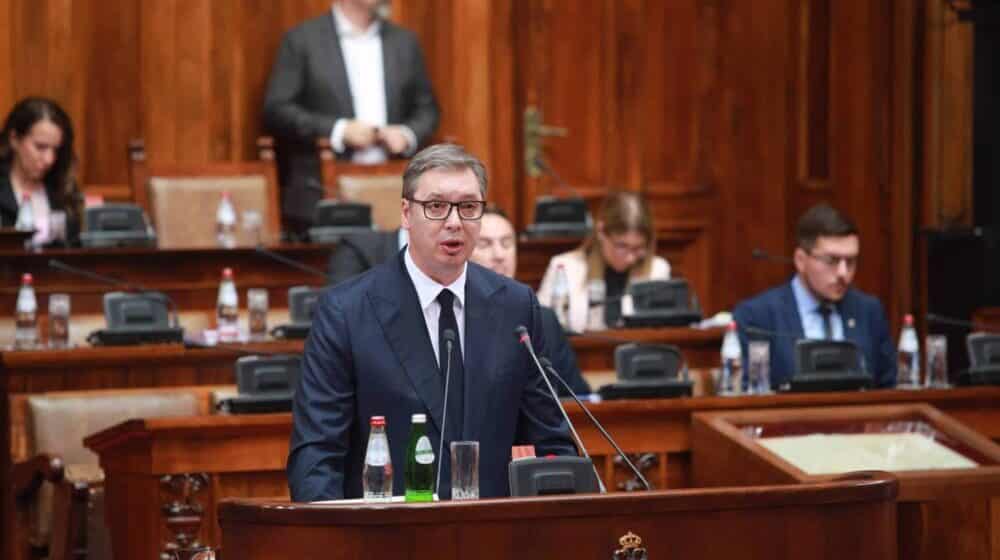 Prvi dan skupštinske rasprave o Kosovu završen posle deset sati: Nastavak sutra, Vučić očekivao da će svi glasati za izveštaj i prihvatio dva predloga opozicije 1