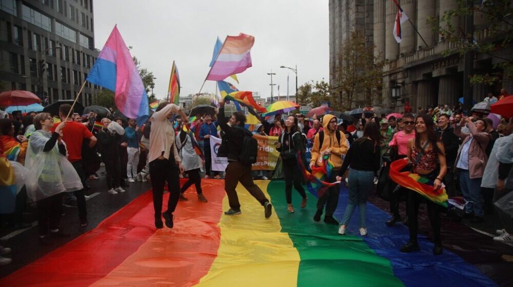 Organizatori Evroprajda: Najveći Prajd u Beogradu, šetalo gotovo 10.000 ljudi 1