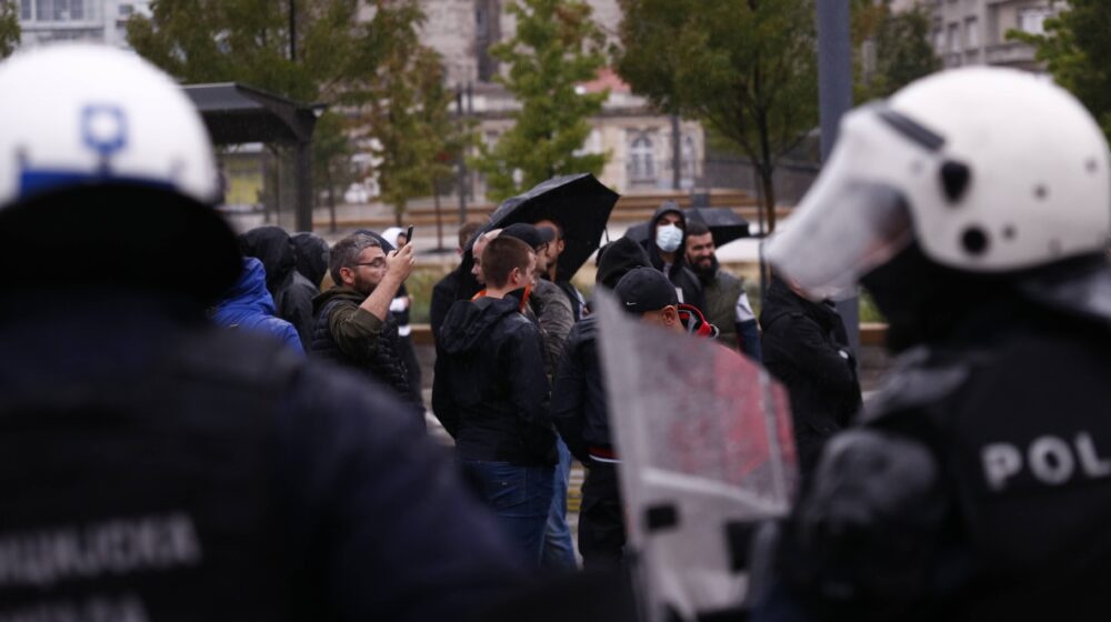 Ko je predvodio huligane tokom Evroprajda u Beogradu? 1