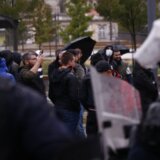 Ko je predvodio huligane tokom Evroprajda u Beogradu? 15