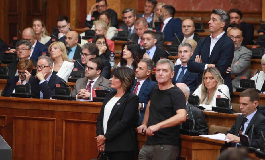 Na posebnoj sednici o Kosovu i Metohiji izglasan predlog da rasprava traje deset umesto pet sati 1