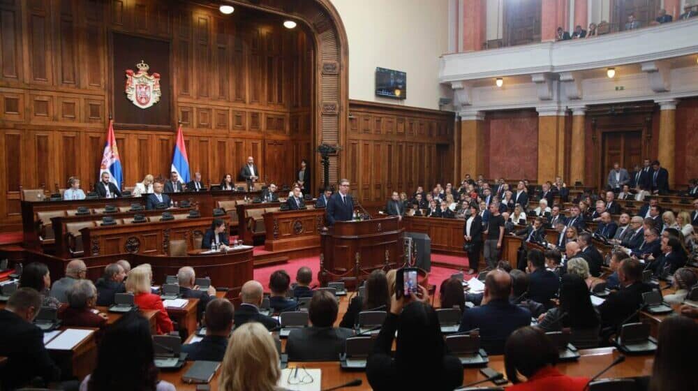 Drugi dan rasprave o izveštaju o KiM - Orlić: Mediji se više bavili činjenicom da Vučić nije napustio zasedanje, nego Kosovom 1
