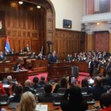 Drugi dan rasprave o izveštaju o KiM - Orlić: Mediji se više bavili činjenicom da Vučić nije napustio zasedanje, nego Kosovom 9