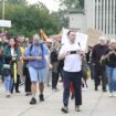 Održana protestna šetnja na Savskom keju u Novom Beogradu: Vlast da poštuje zakone i sruši nelegalne objekte 24