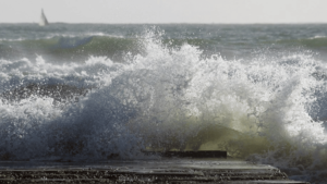 Najmanje 15 osoba poginulo u brodolomu 1