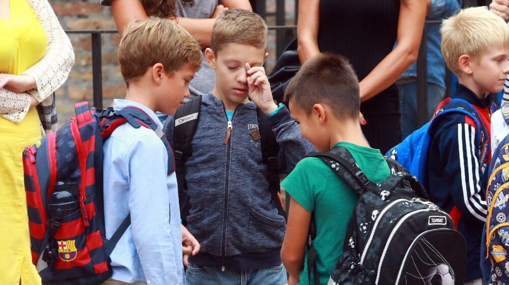 Prvacima u Kikindi na poklon besplatni užbenici i školski pribor 1