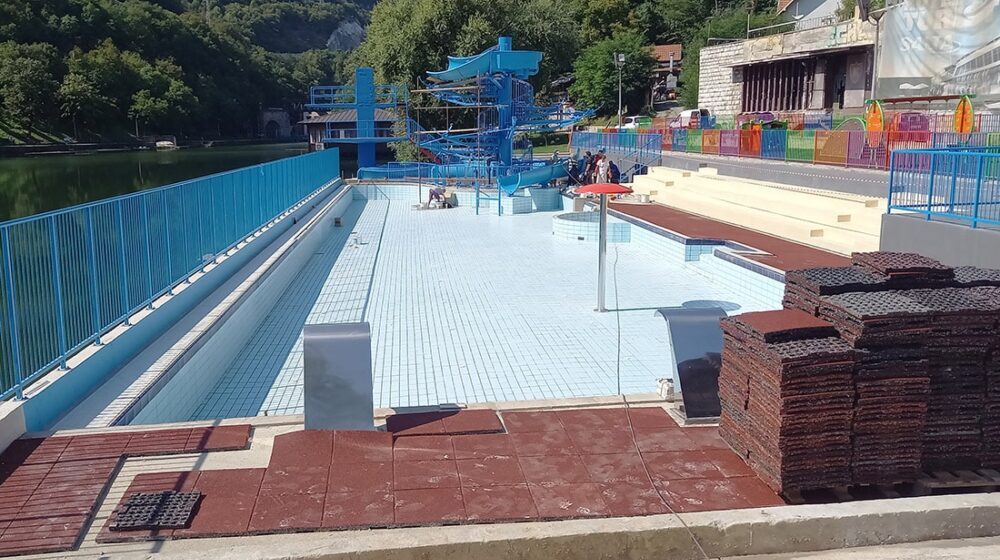 Stranka slobode i pravde traži odgovornost čelnika Užica za štetu na dečjem bazenu 1
