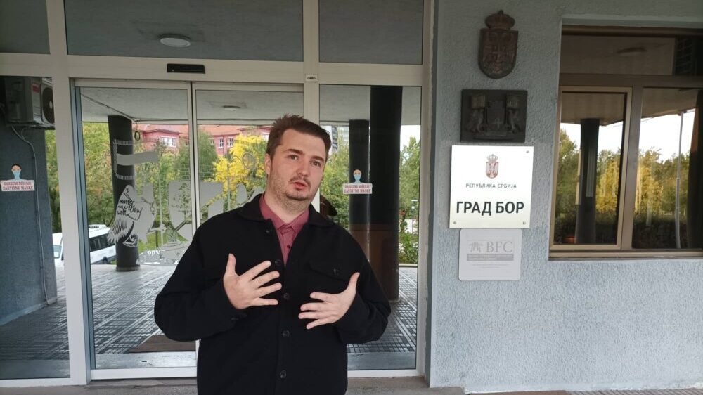 Glasno za omladinu Bor Glasno za omladinu Bor pita gradonačelnika Bora kada će prestati da zloupotrebljava novac građana 2