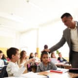 Novi Pazar: Gradonačelnik prvacima delio školski pribor 6