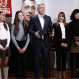 Dveri: Ukloniti Bistu Miklošu Hortiju iz mađarskog parlamenta 12