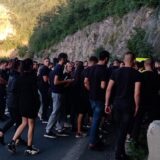 Komemorativna povorka do mesta na kome su, u saobraćajnoj nesreći, nastradala četvorica mladih Užičana 5