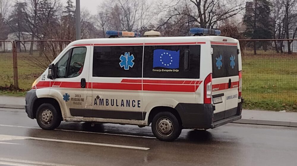Hitna pomoć u Kragujevcu intervenisala juče zbog dve saobraćajne nezgode 16