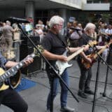 (FOTO) YU grupa iznenadila prolaznike u Knez Mihailovoj u podne 6