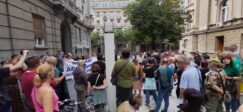 "Bitka za Staricu" ispred zgrade Predsedništva na Andrićevom vencu (FOTO) 8