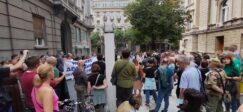 "Bitka za Staricu" ispred zgrade Predsedništva na Andrićevom vencu (FOTO) 8