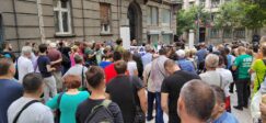 "Bitka za Staricu" ispred zgrade Predsedništva na Andrićevom vencu (FOTO) 7