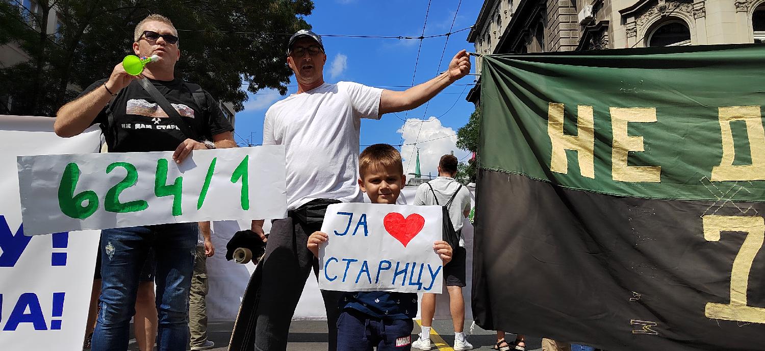 "Bitka za Staricu" ispred zgrade Predsedništva na Andrićevom vencu (FOTO) 3