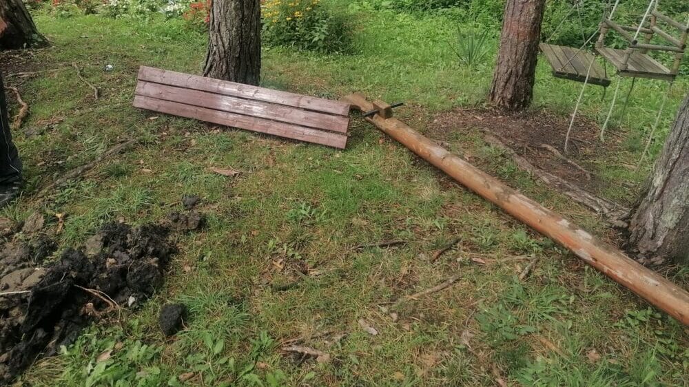 Da li je užička Elektrodistribucija raskopala privatna dvorišta meštana Bele Zemlje i za čije potrebe 9