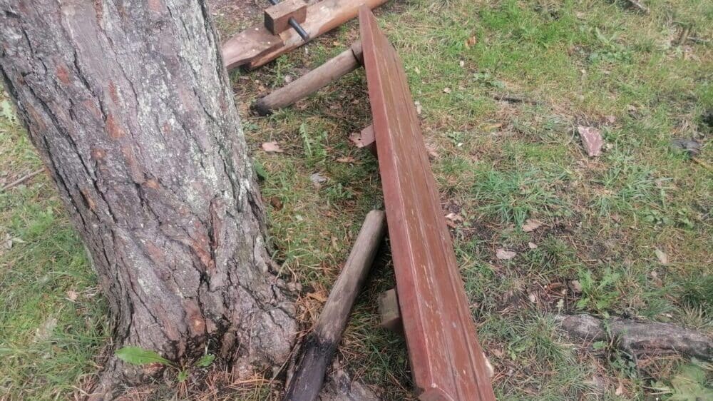 Da li je užička Elektrodistribucija raskopala privatna dvorišta meštana Bele Zemlje i za čije potrebe 6