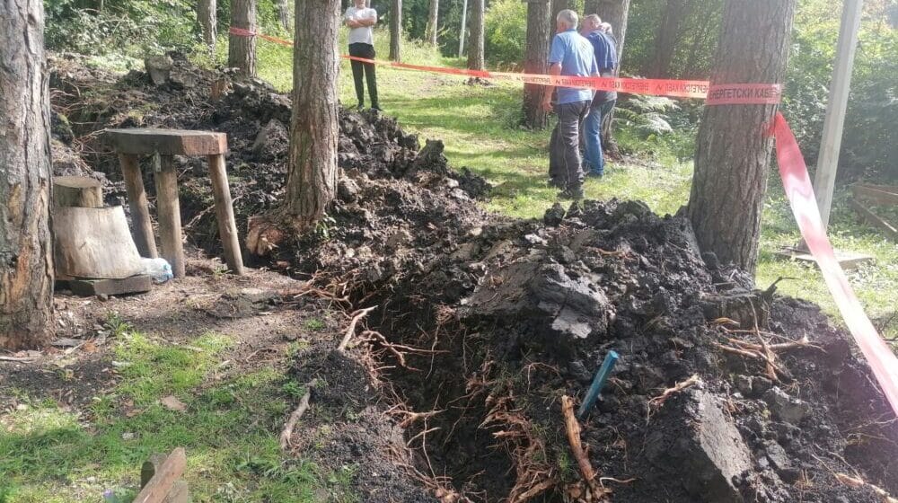 Da li je užička Elektrodistribucija raskopala privatna dvorišta meštana Bele Zemlje i za čije potrebe 1