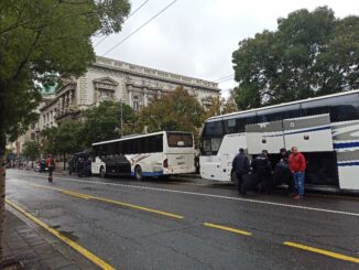 IMG_20220917_120818 Psovke, gađanje flašama i sukobi sa policijom: Protivnici Prajda udarali devojke po glavi 2