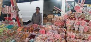 Na Šabačkom vašaru najtraženiji „Putin“: Mogu se za 2.500 kupiti i prave „lisice“ i „originalna“ obuća 4 Na Šabačkom vašaru najtraženiji „Putin“: Mogu se za 2.500 kupiti i prave „lisice“ i „originalna“ obuća 4