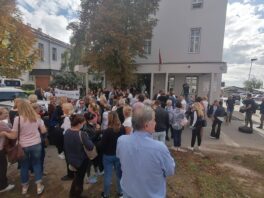 Štrajk zaposlenih u klinici "Laza Lazarević" zbog loših uslova rada: Nakon razrešenja vd direktorke moguće pregovaranje o ostalim zahtevima (FOTO) 5