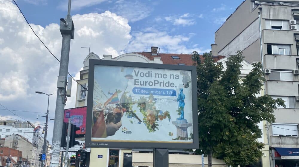 Po Beogradu postavljeni bilbordi koji reklamiraju Evroprajd, neki već uništeni 1