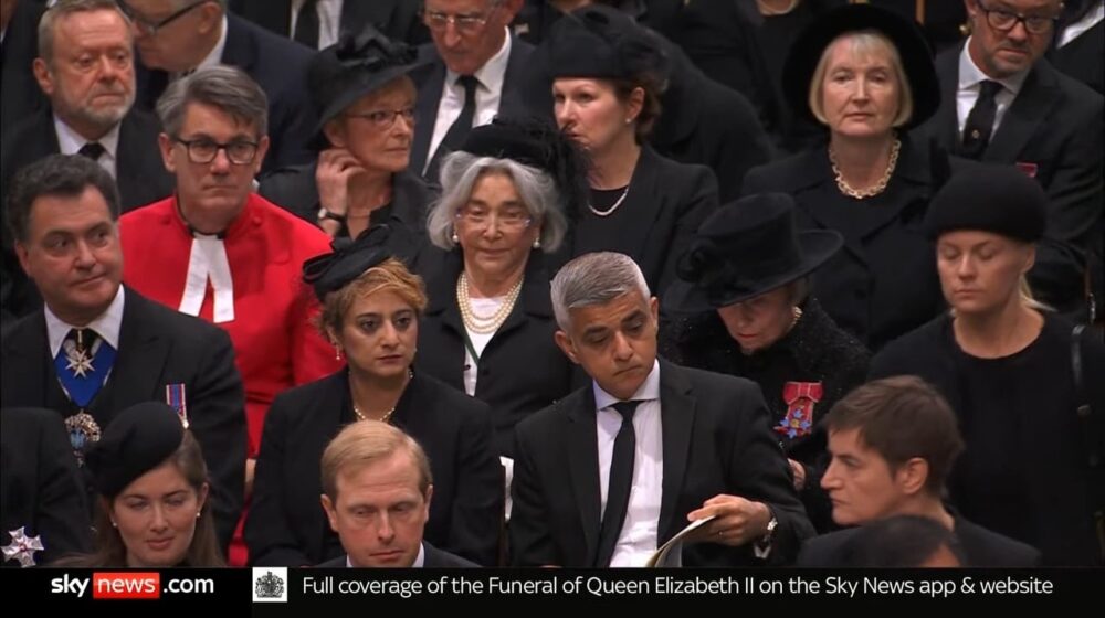 Brnabić među zvanicama na sahrani kraljice Elizabete II (FOTO) 1