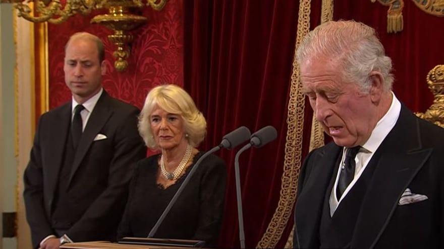 Čarls III proglašen za novog britanskog kralja: Vilijam i Kamila potpisali deklaraciju, ceremonija se prenosi uživo (VIDEO) 1