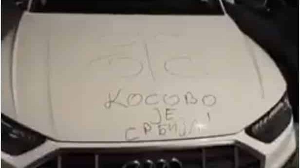 Srbin u Opatiji išarao automobil sa kosovskim tablicama natpisom "Kosovo je Srbija" (VIDEO) 1