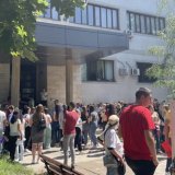 Dekan i prodekani Medicinskog fakulteta u Nišu apelovali da se studentska okupljanja ne politizuju: Polovina njih podržala izbornu listu čiji je nosilac Aleksandar Vučić 2
