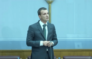 Uznemirujuće poruke srpskog patrijarha: "Izjava Porfirija snažno asocira na Miloševićev govor na Gazimestanu" 4 Uznemirujuće poruke srpskog patrijarha: "Izjava Porfirija snažno asocira na Miloševićev govor na Gazimestanu" 4