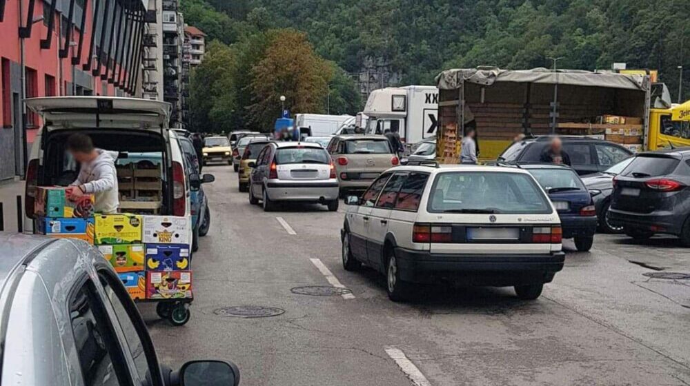 SSP Užice: Ko je odlučio da se zelena pijaca privremeno izmesti ispred gradskog stadiona 1