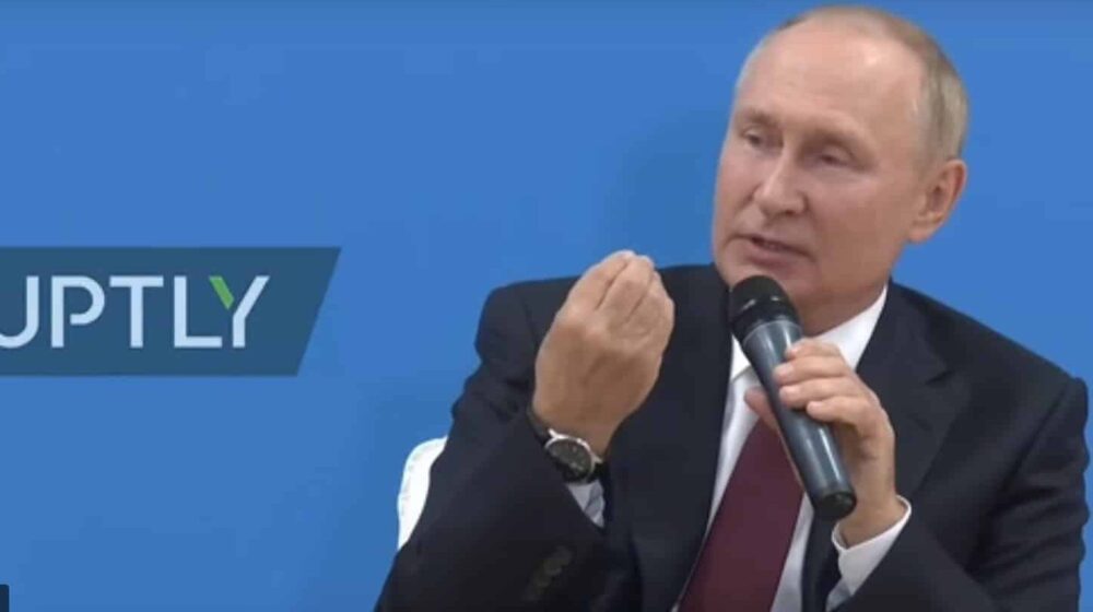 Putin odgovara na pitanja đaka tokom posete ruskoj enklavi u Evropi: "Naša misija je da zaustavimo rat Kijeva protiv Donbasa" (VIDEO) 1