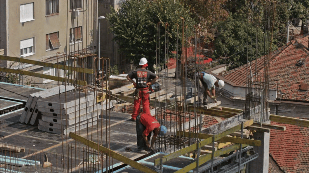 Nesreća na gradilištu u Beogradu: Radnik pao sa visine od oko 4 metra, prevezen na VMA 15