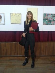 Gran pri jubilarne 20. Međunarodne izložbe „Žene slikari“ u Majdanpeku uručena umetnici iz Sombora Saši Vulić 2